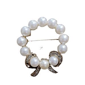 Vintage faux pearl circle pin brooch 1.5" bow retro mid century modern